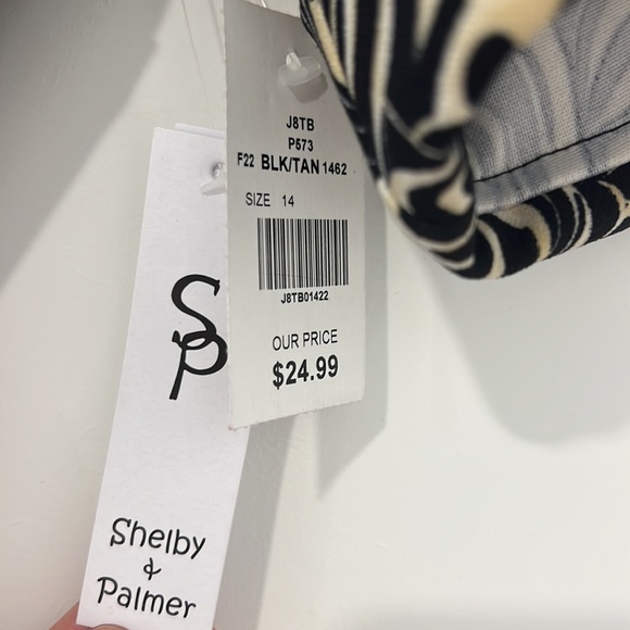 Fun patterned dress - Picture 3 of 3